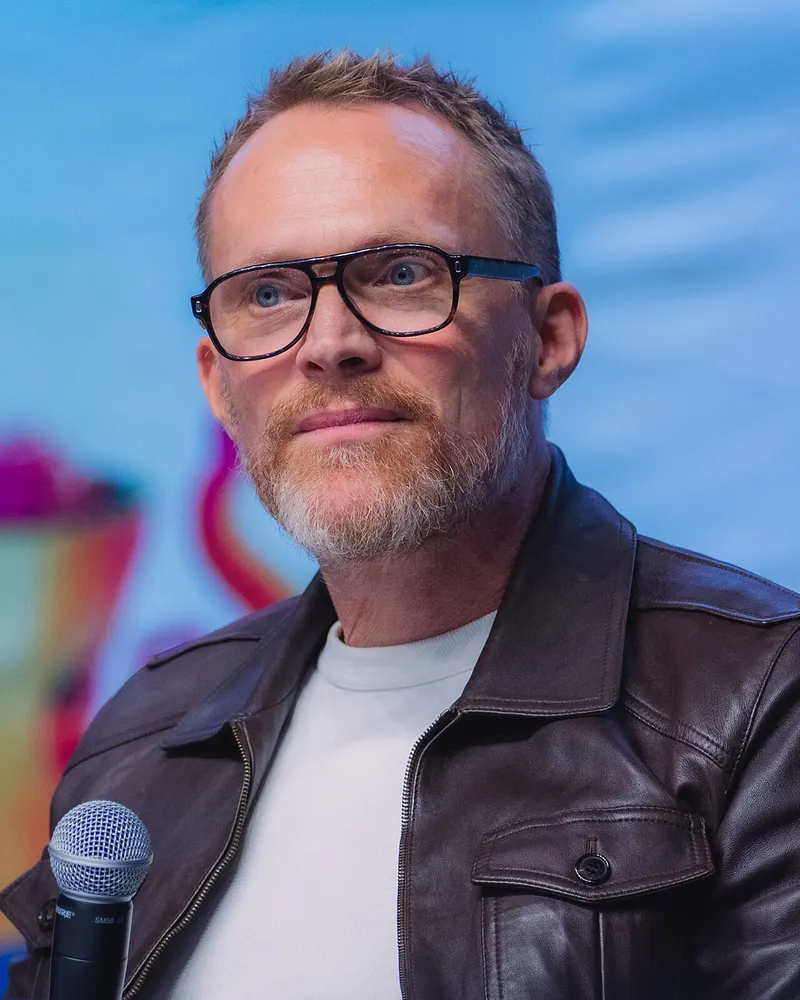 Paul Bettany in glasses at a comic convention panel