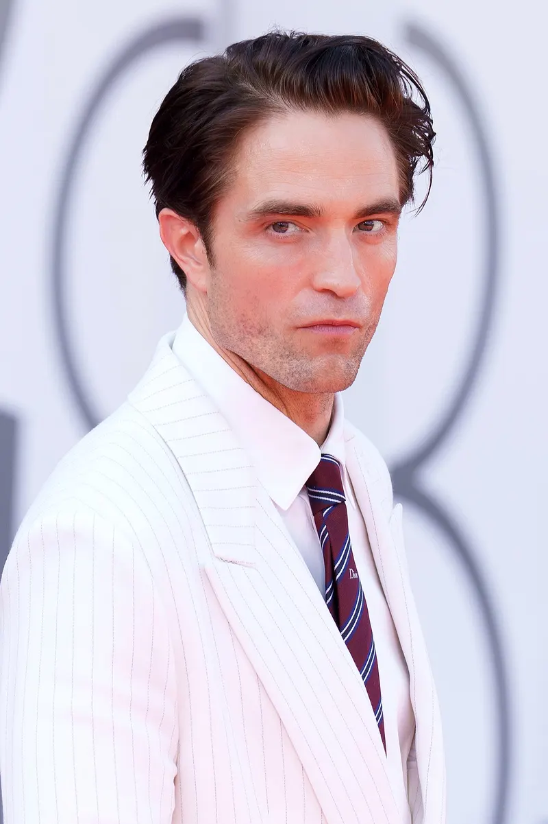 Robert Pattinson in a white suit on the Venice red carpet