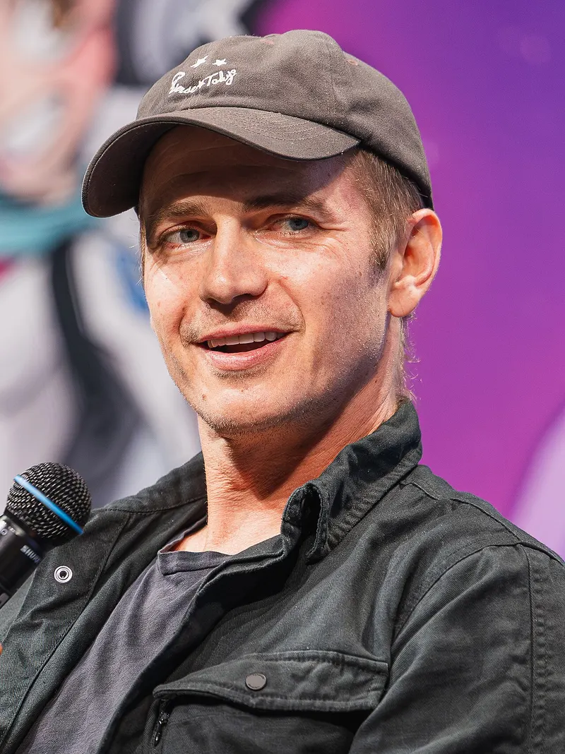 Hayden Christensen in a cap at a fan convention