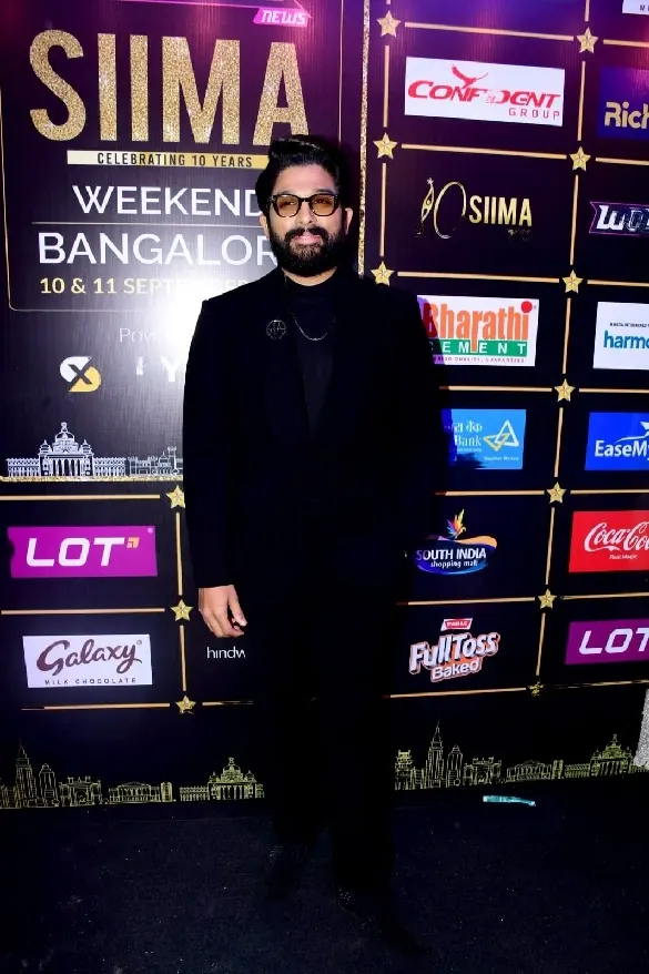Allu Arjun in a black suit on the SIIMA Awards red carpet