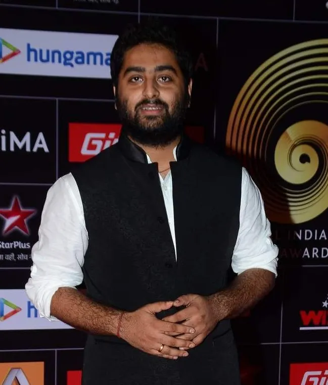 Arijit Singh in a black waistcoat at an awards event