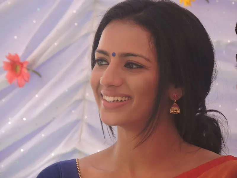 Shruthi Hariharan smiling at an outdoor event